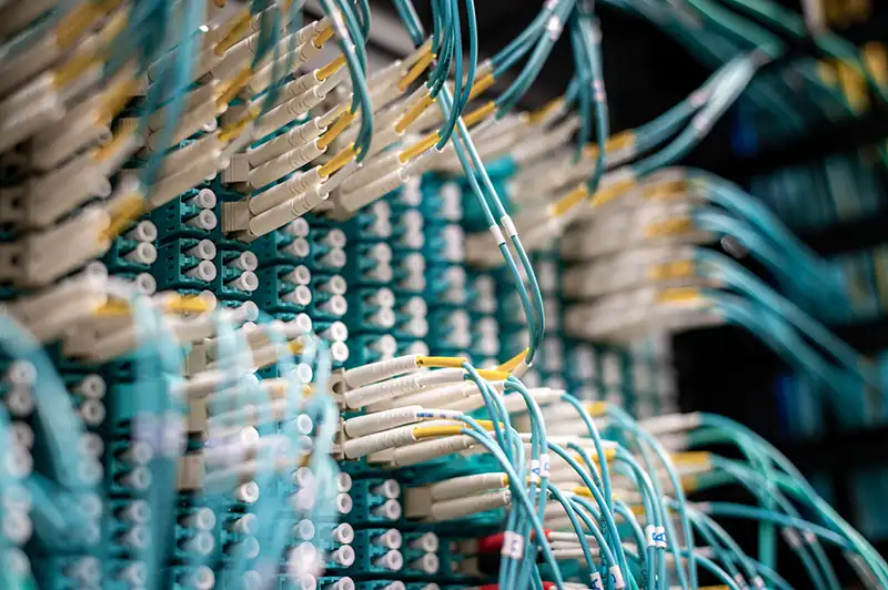 Quels sont les avantages de la fibre optique ?